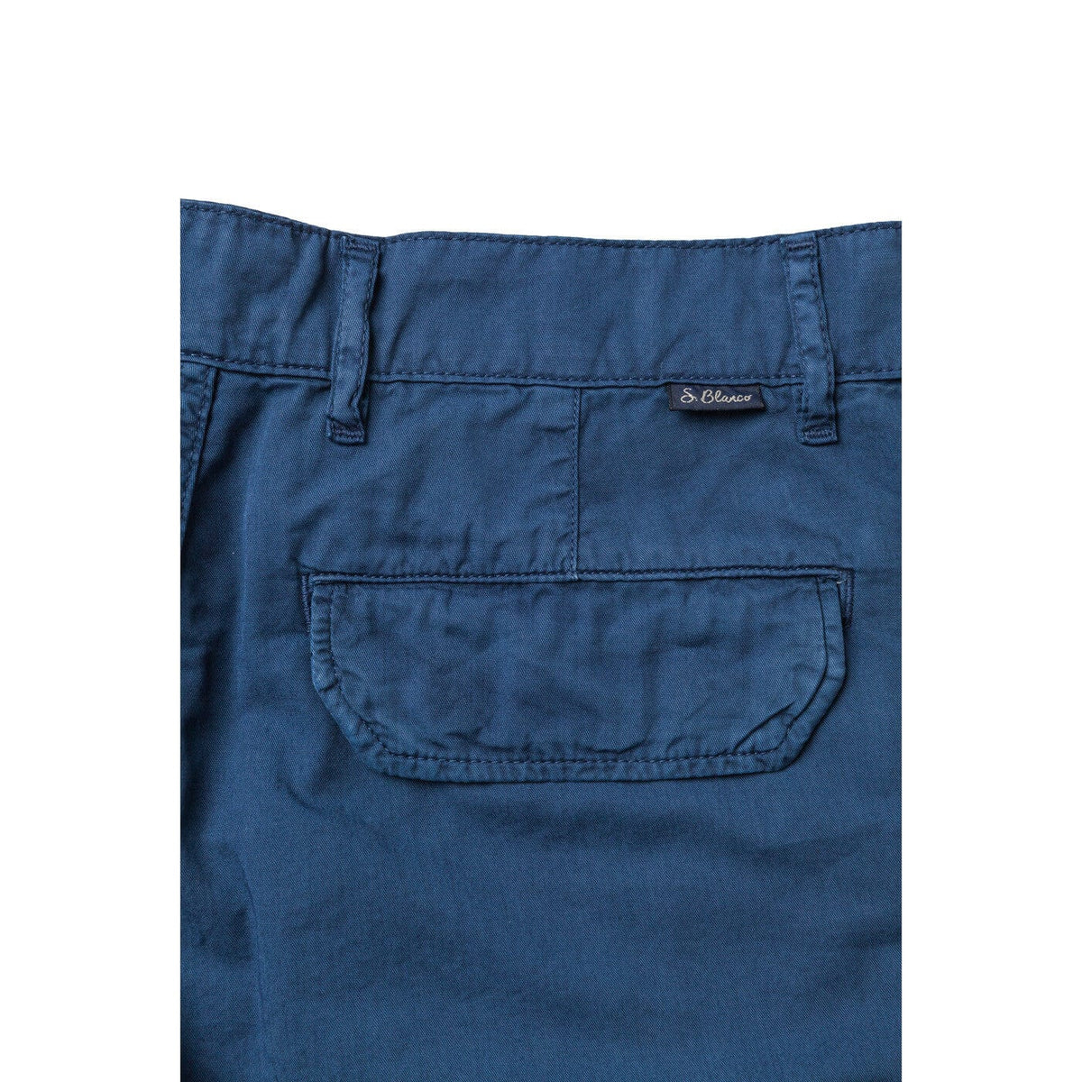 Indigo Bermuda shorts with cargo pockets