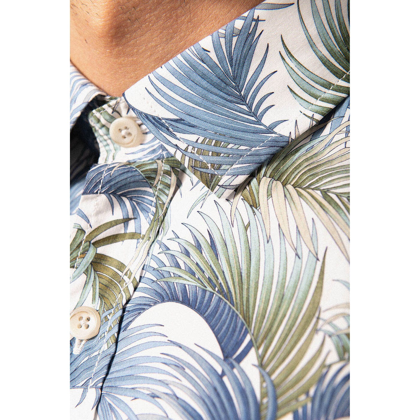 Short-Sleeved Poplin Shirt with Plant Motif
