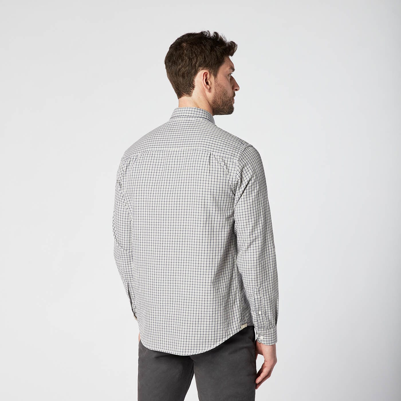 Long-sleeved plaid shirt