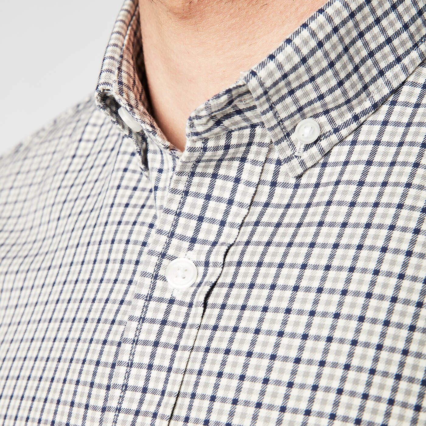 Long-sleeved plaid shirt