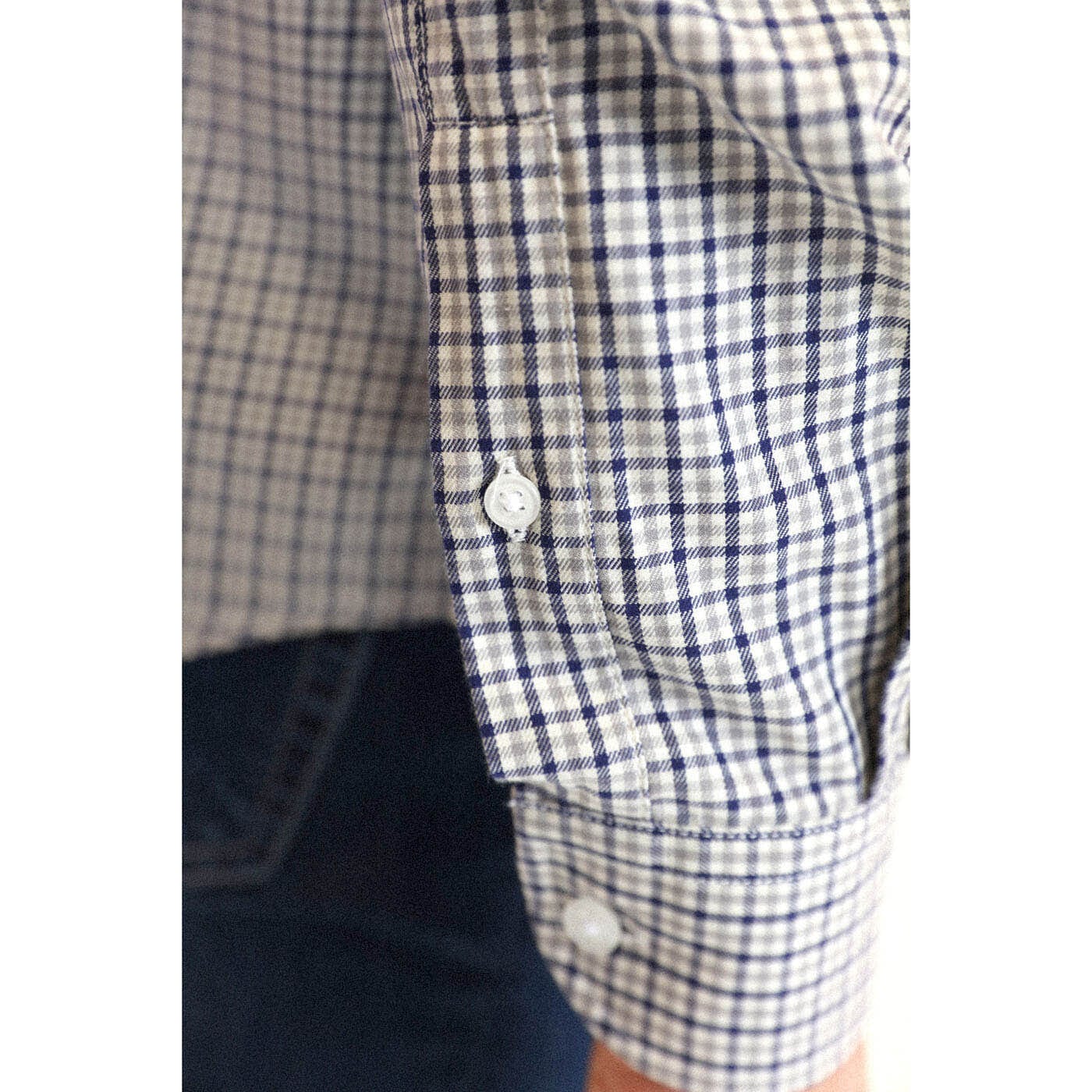 Long-sleeved plaid shirt