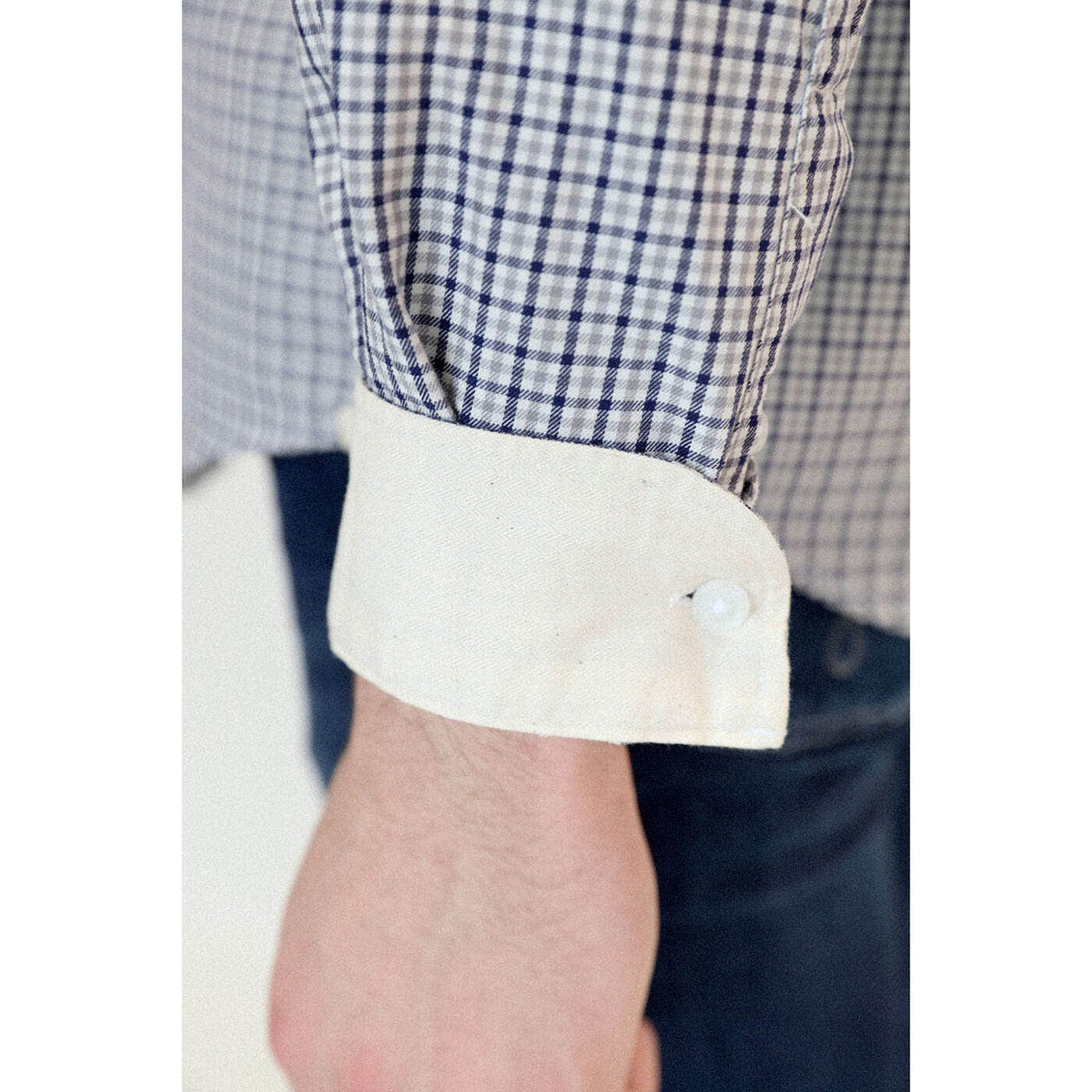 Long-sleeved plaid shirt