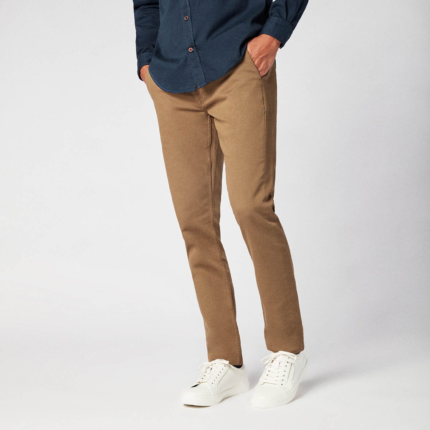 Chino 706 with camel pocket detail