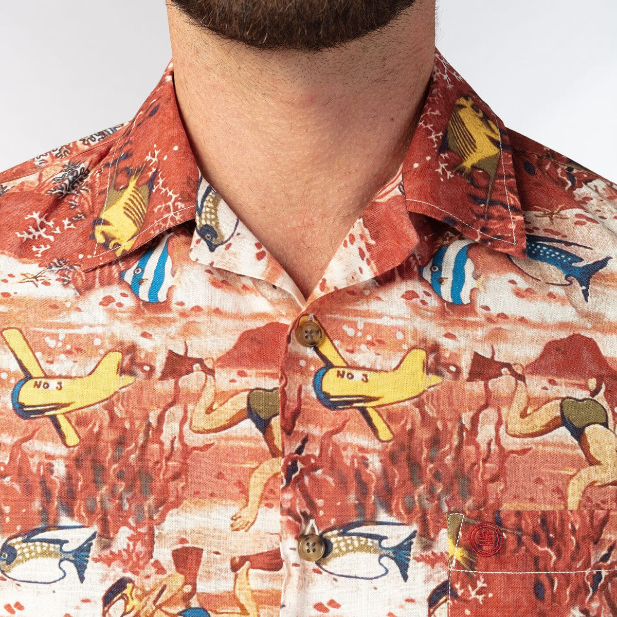 Short-sleeved shirt with brick print