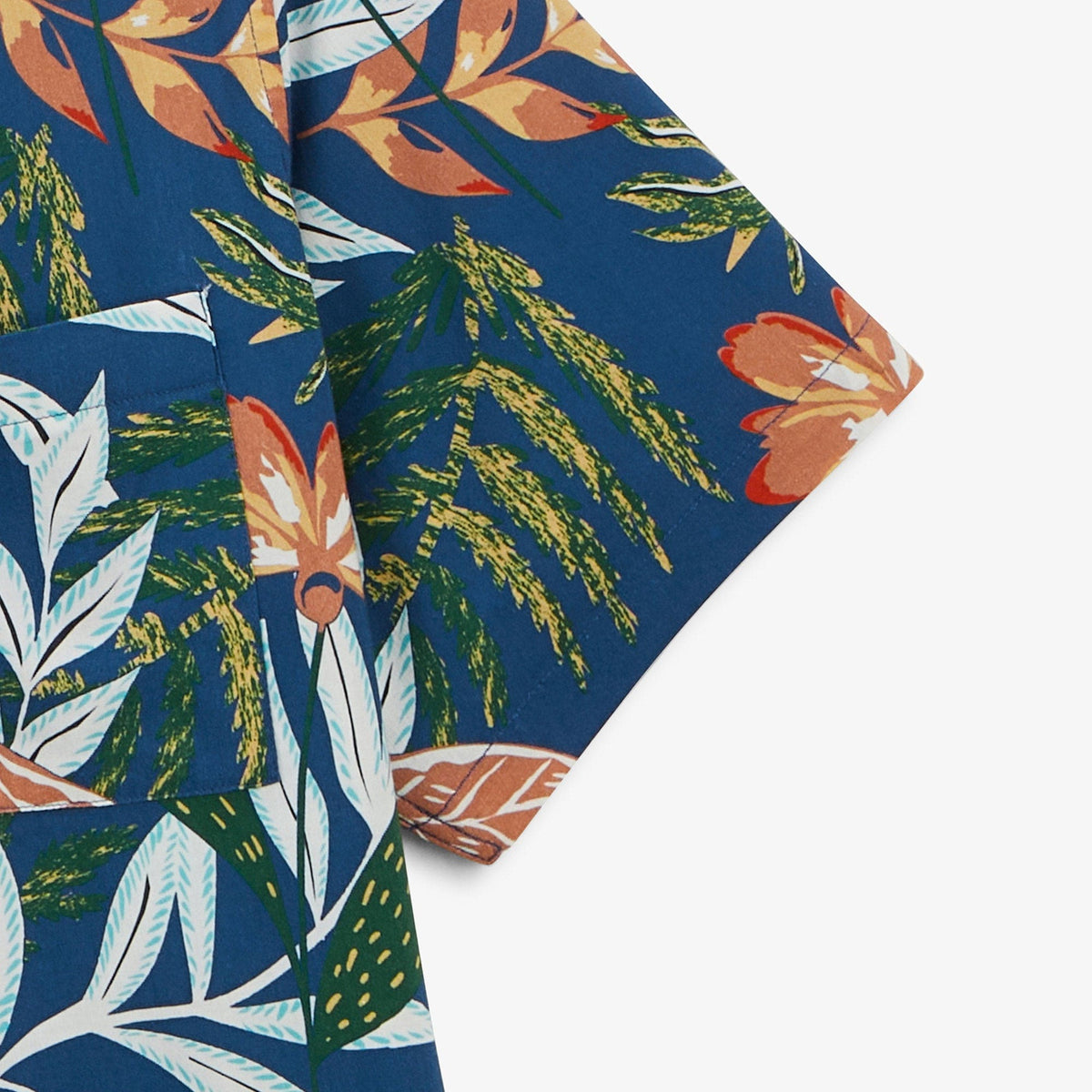 Caracas shirt with blue leaf print and chest pocket for men by Serge Blanco