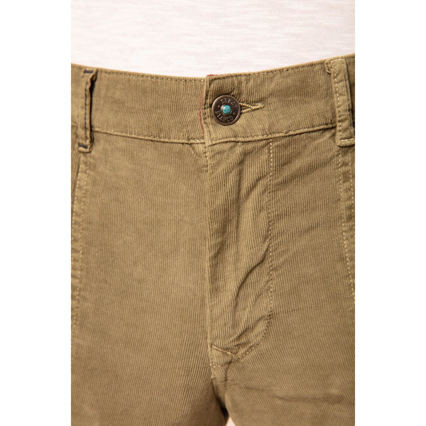 Bermudas de terciopelo militar