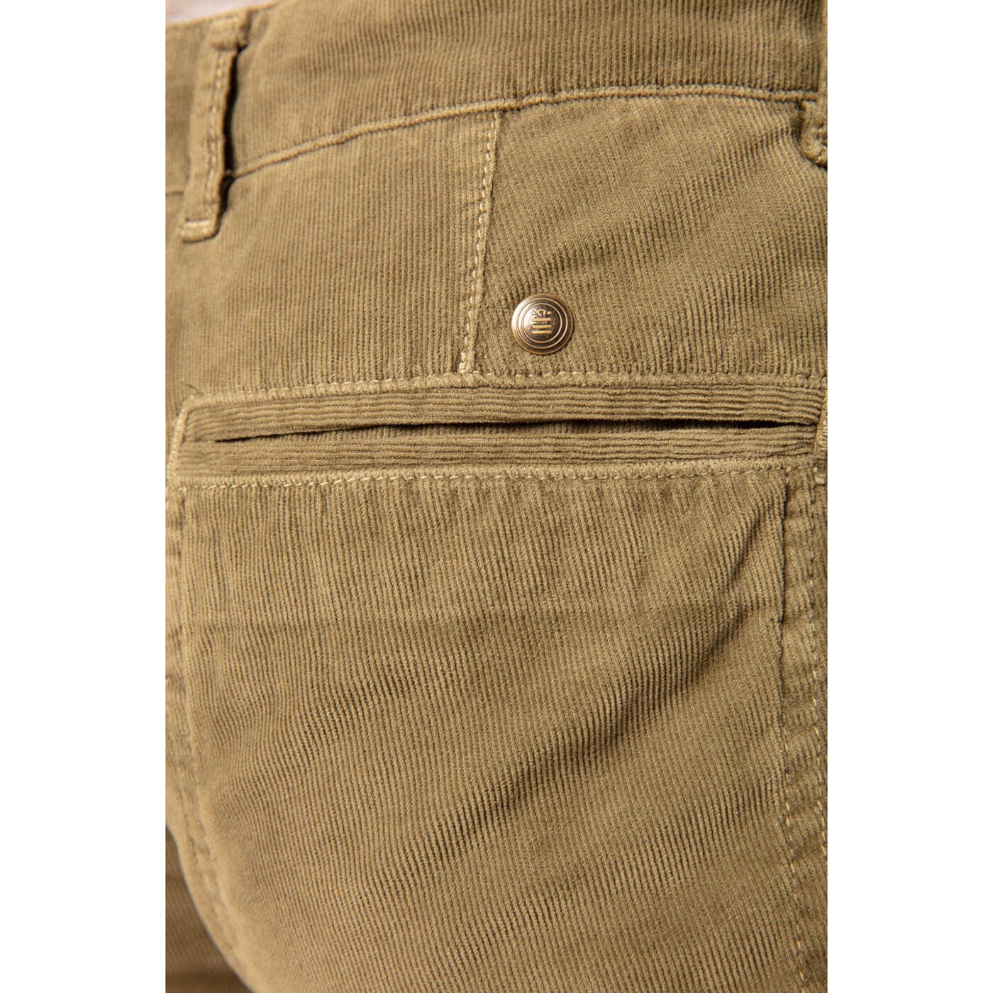 Bermudas de terciopelo militar