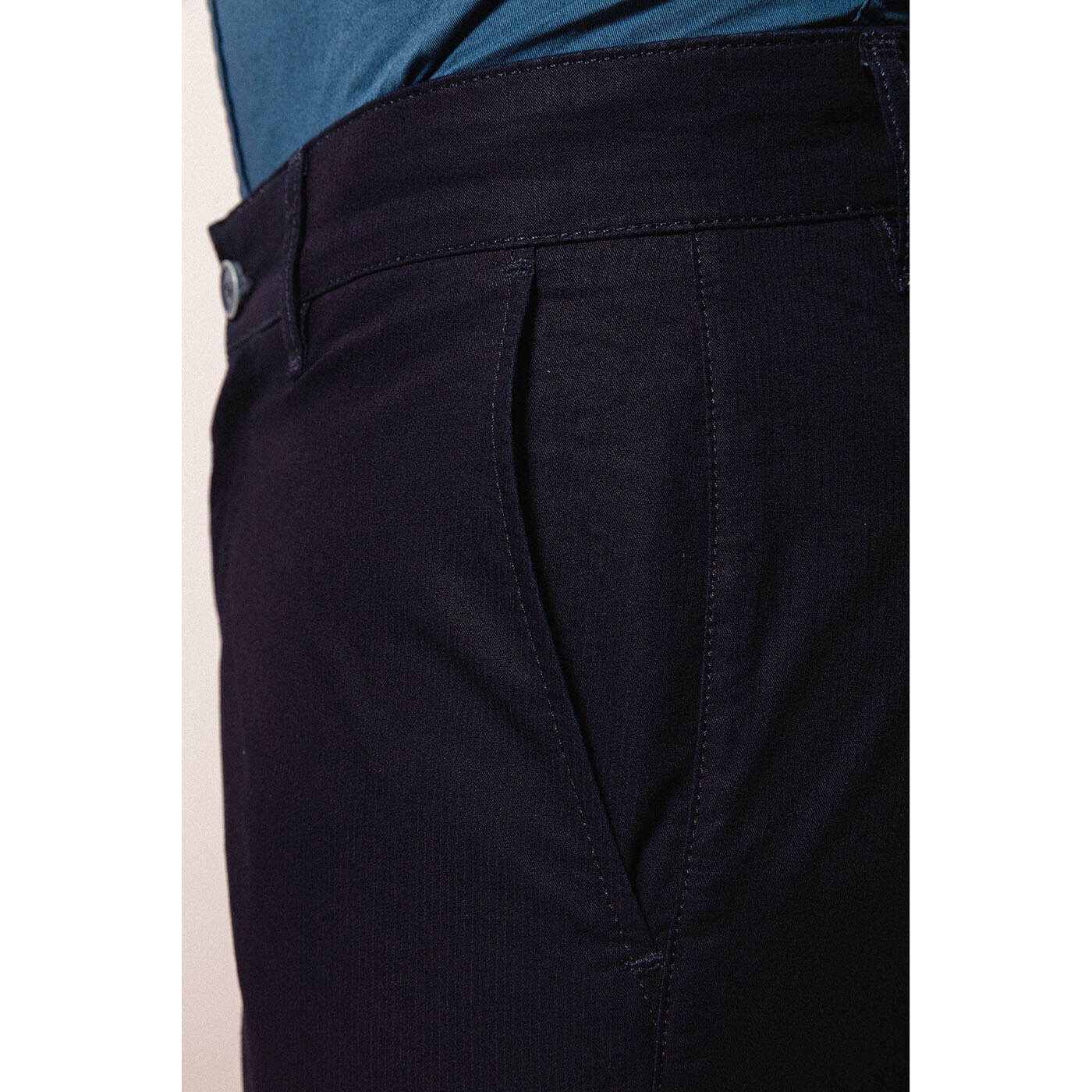 Bermudas chinas con  rayas finas tono sobre tono