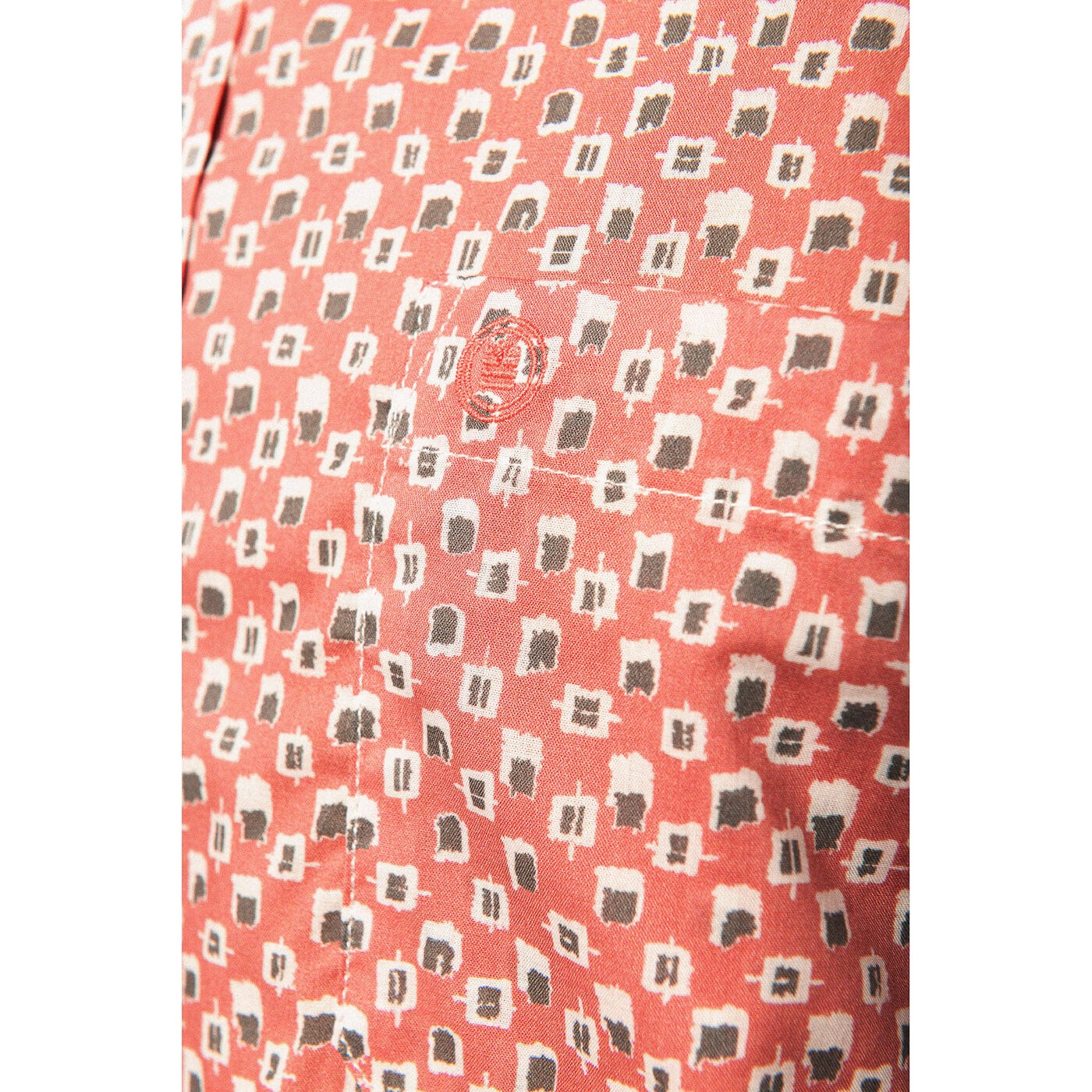 Camisa de manga larga de popelín con estampado contemporáneo