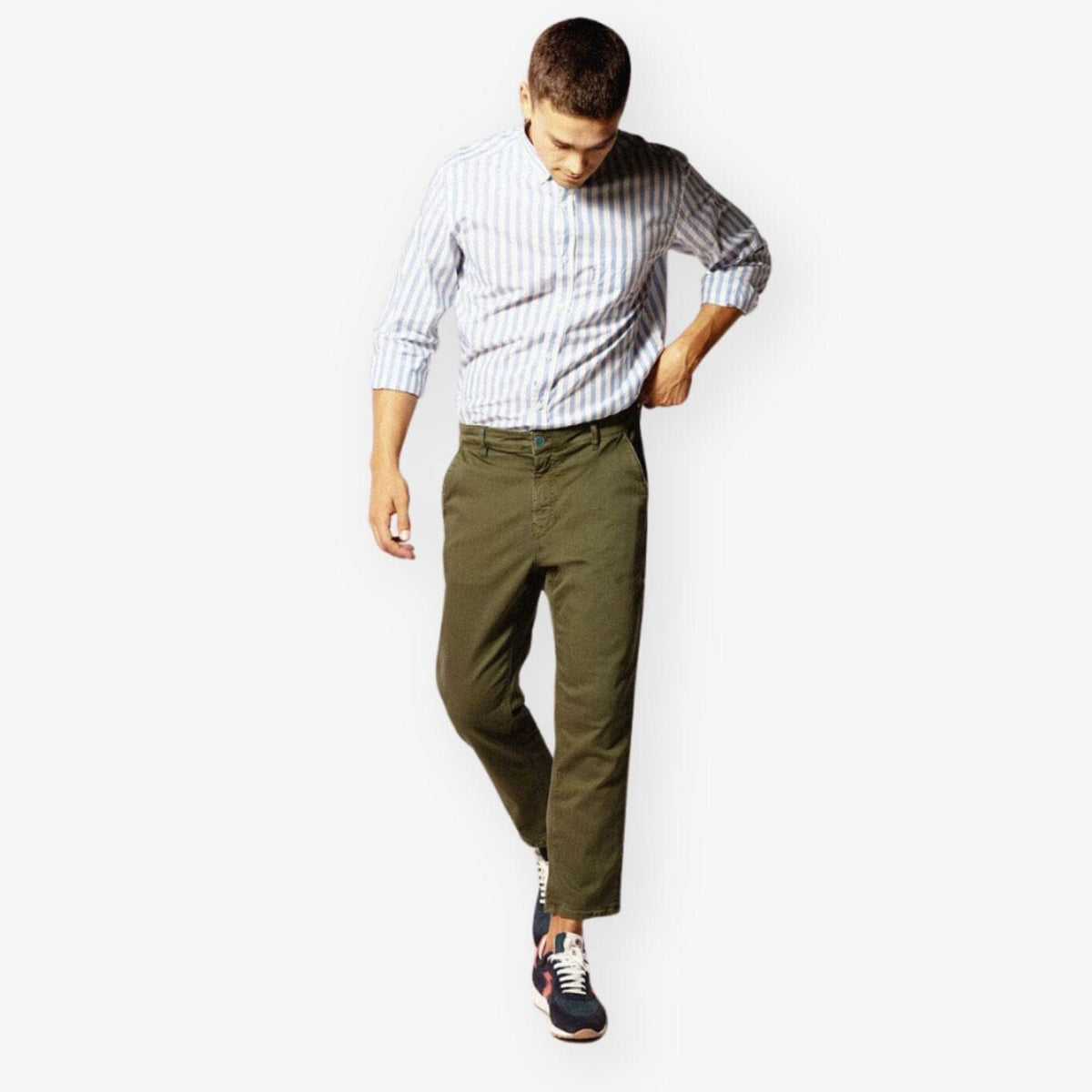 Chino 523 Corte amplio estilo militar