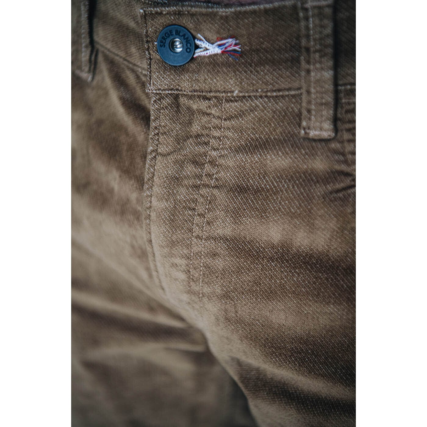 Pantalón de 5 bolsillos en terciopelo elástico