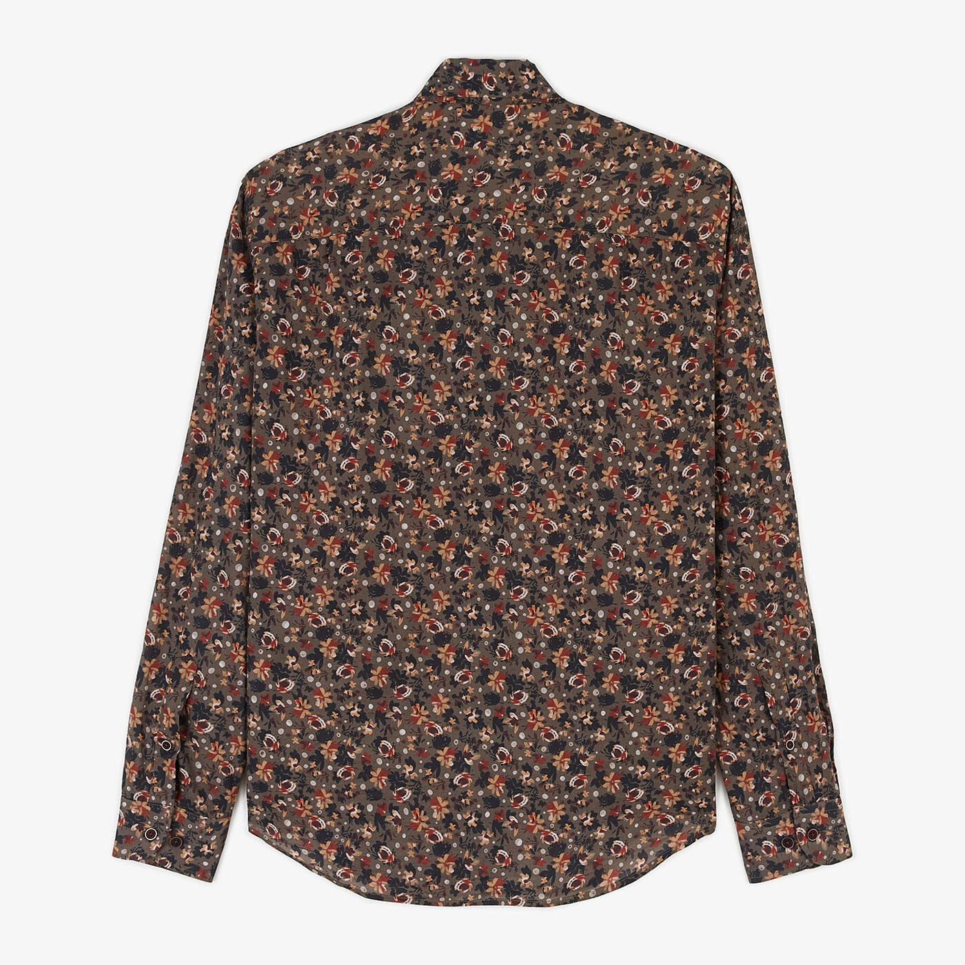 Camisa marrón con estampado floral y corte ajustado