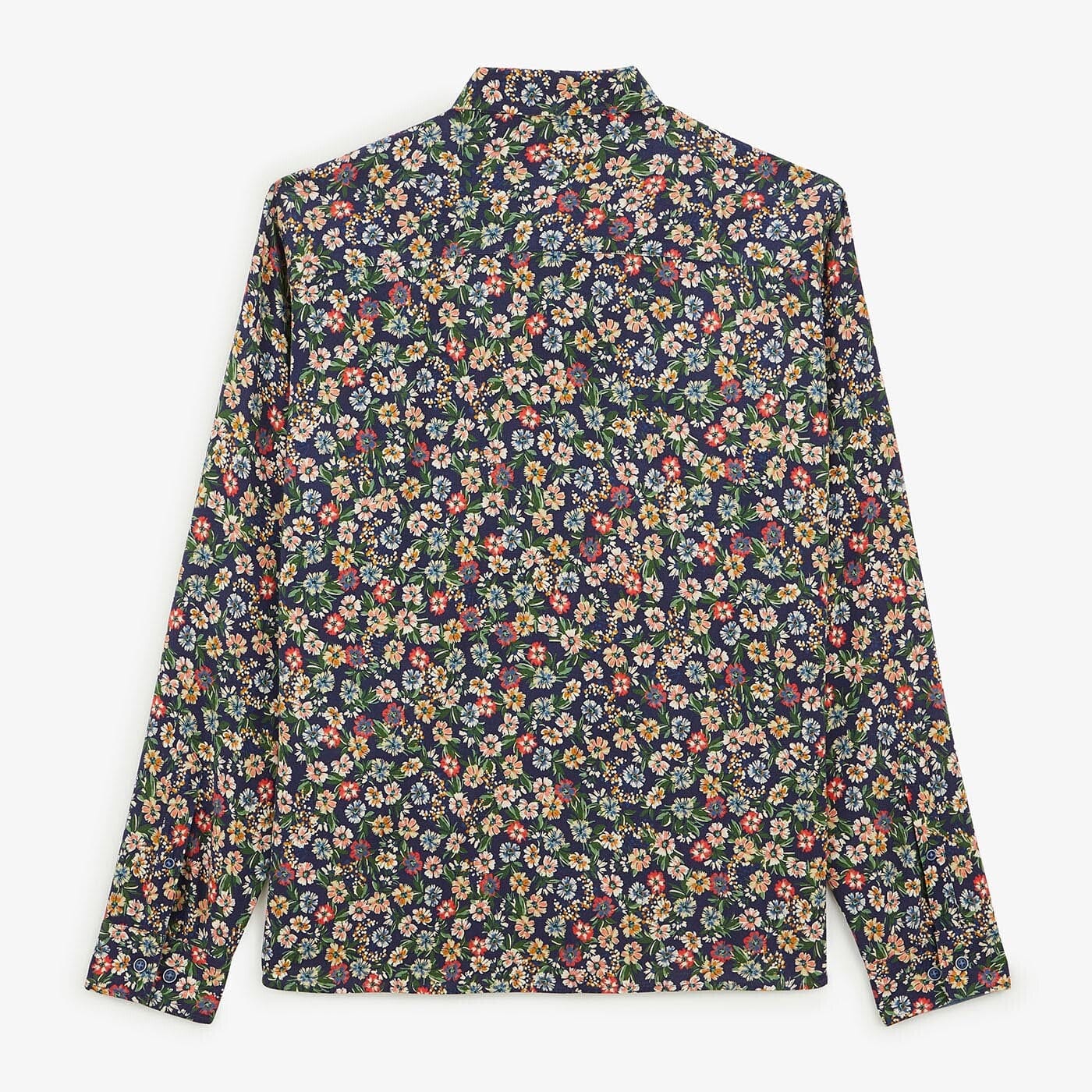 Camisa azul oscuro con estampado floral multicolor y mangas largas