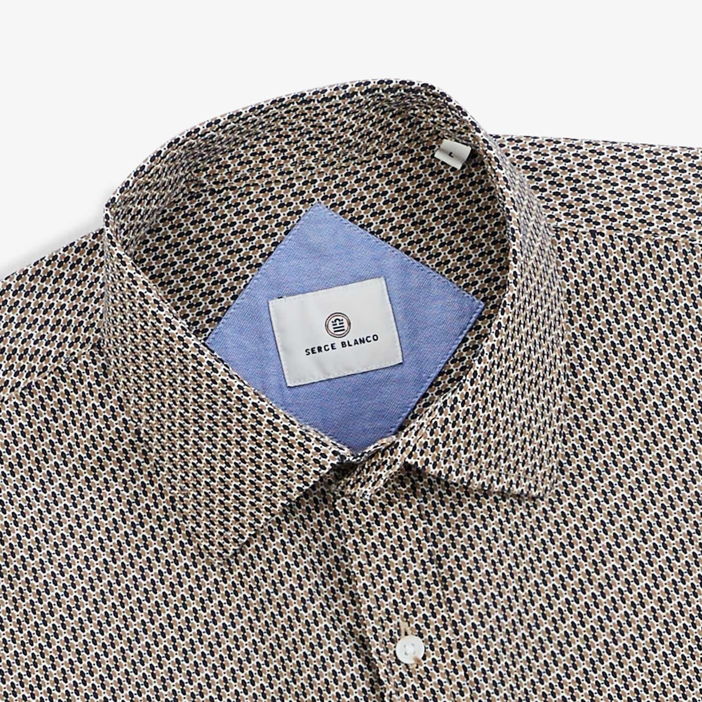 Camisa con estampado geométrico azul oscuro