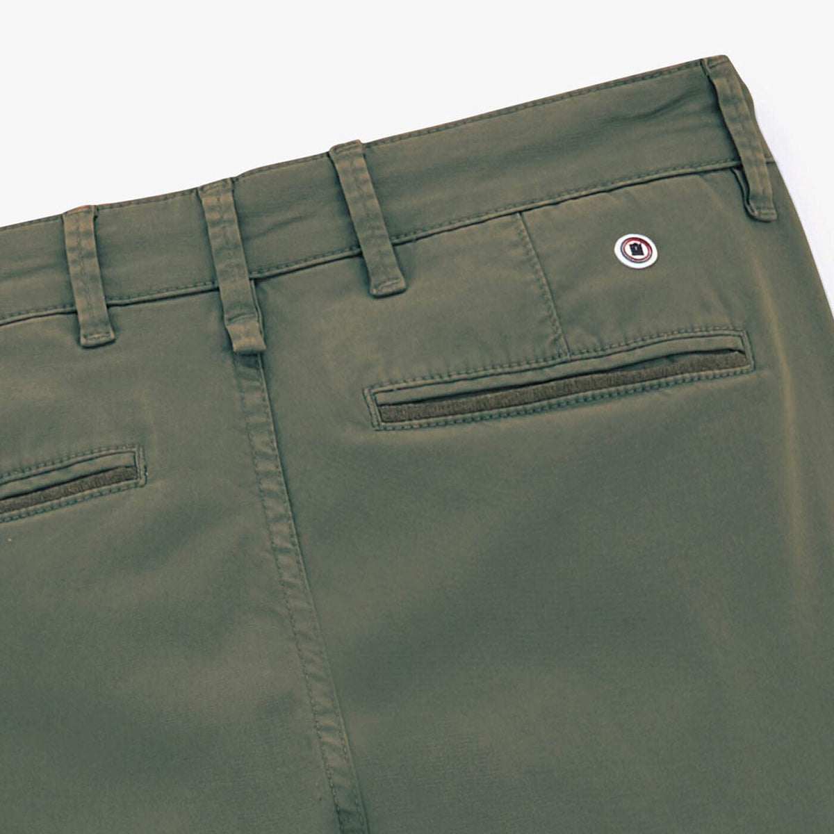 Chino 702 corte cómodo militar