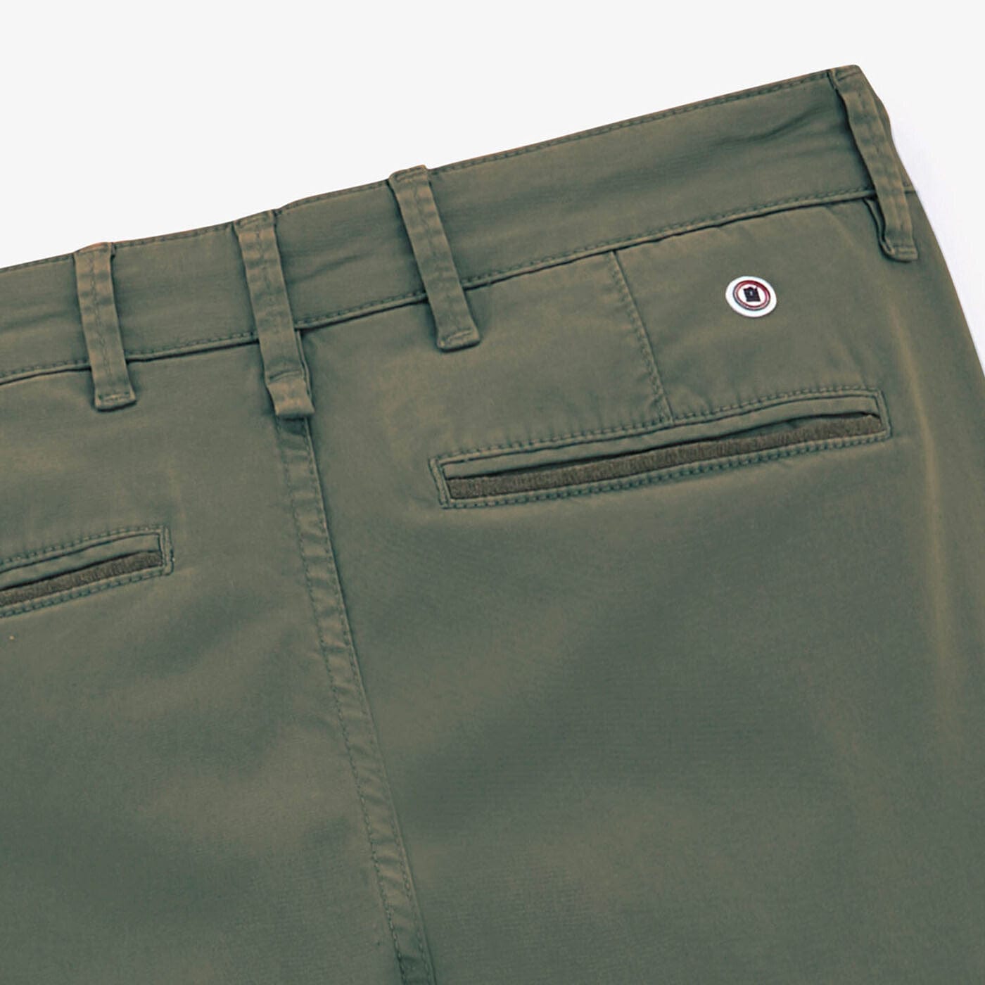 Chino 702 corte cómodo militar