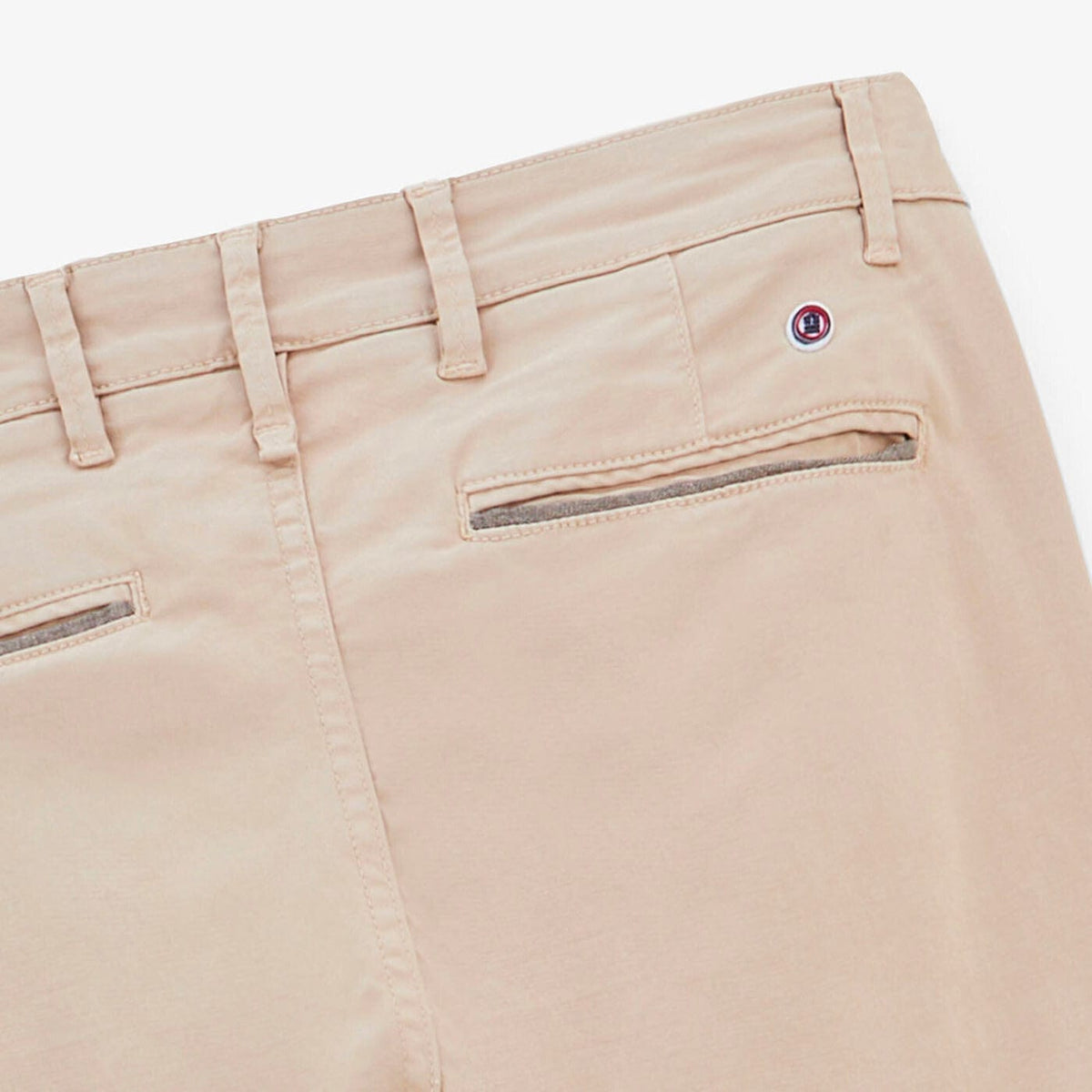 Pantalón chino 702 corte cómodo de algodón mastic para hombre SERGE BLANCO