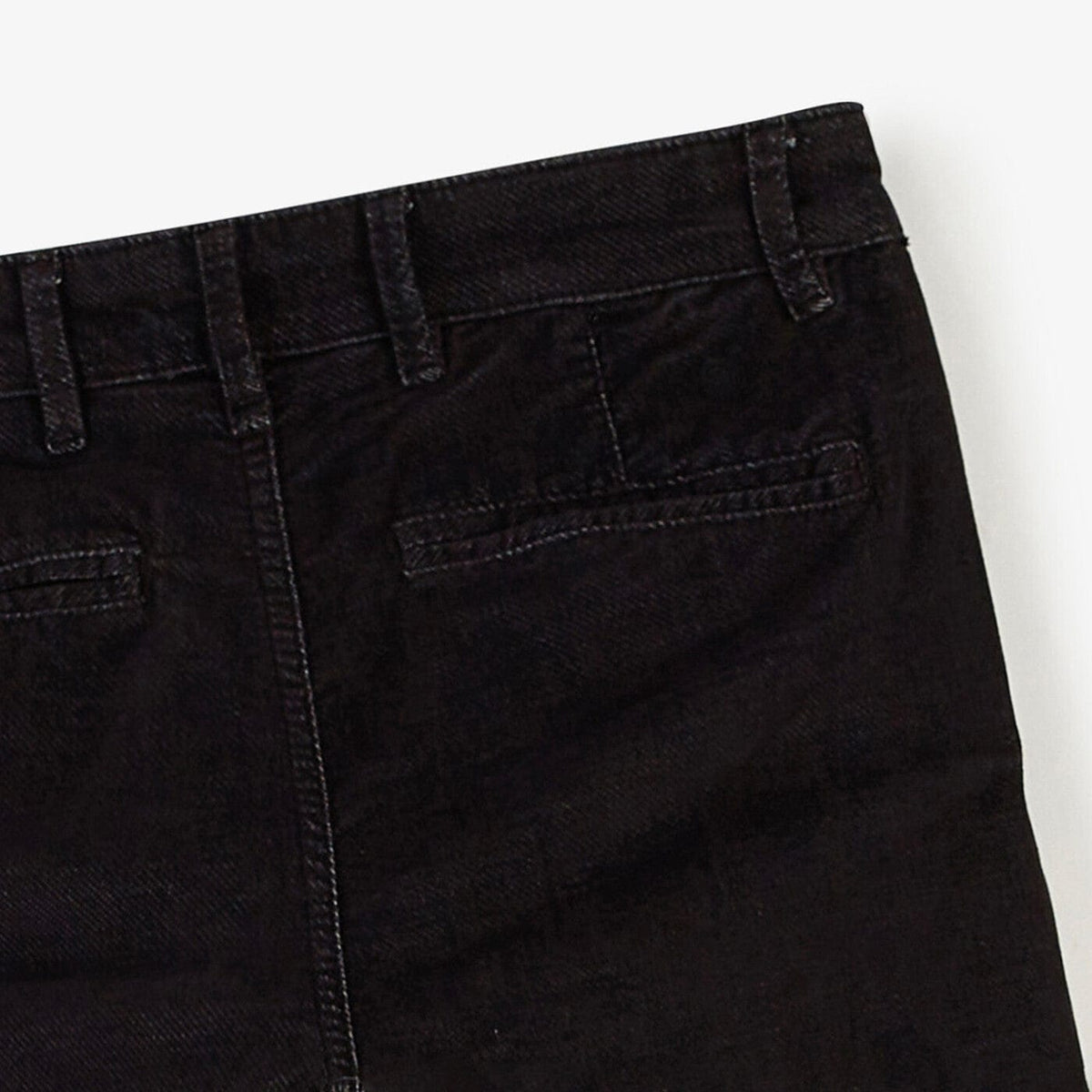 702 Chompord Chino i Veilbhit Dhubh