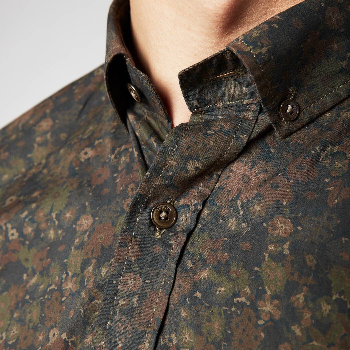 Camicia a maniche lunghe con  motivo floreale fantasia