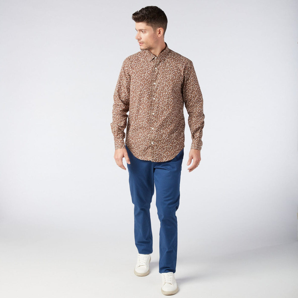 Camicia da uomo con stampa floreale marrone, vestibilità aderente