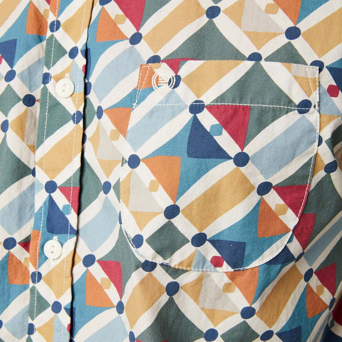 Camicia da uomo con motivi grafici in tessuto italiano, taglio aderente