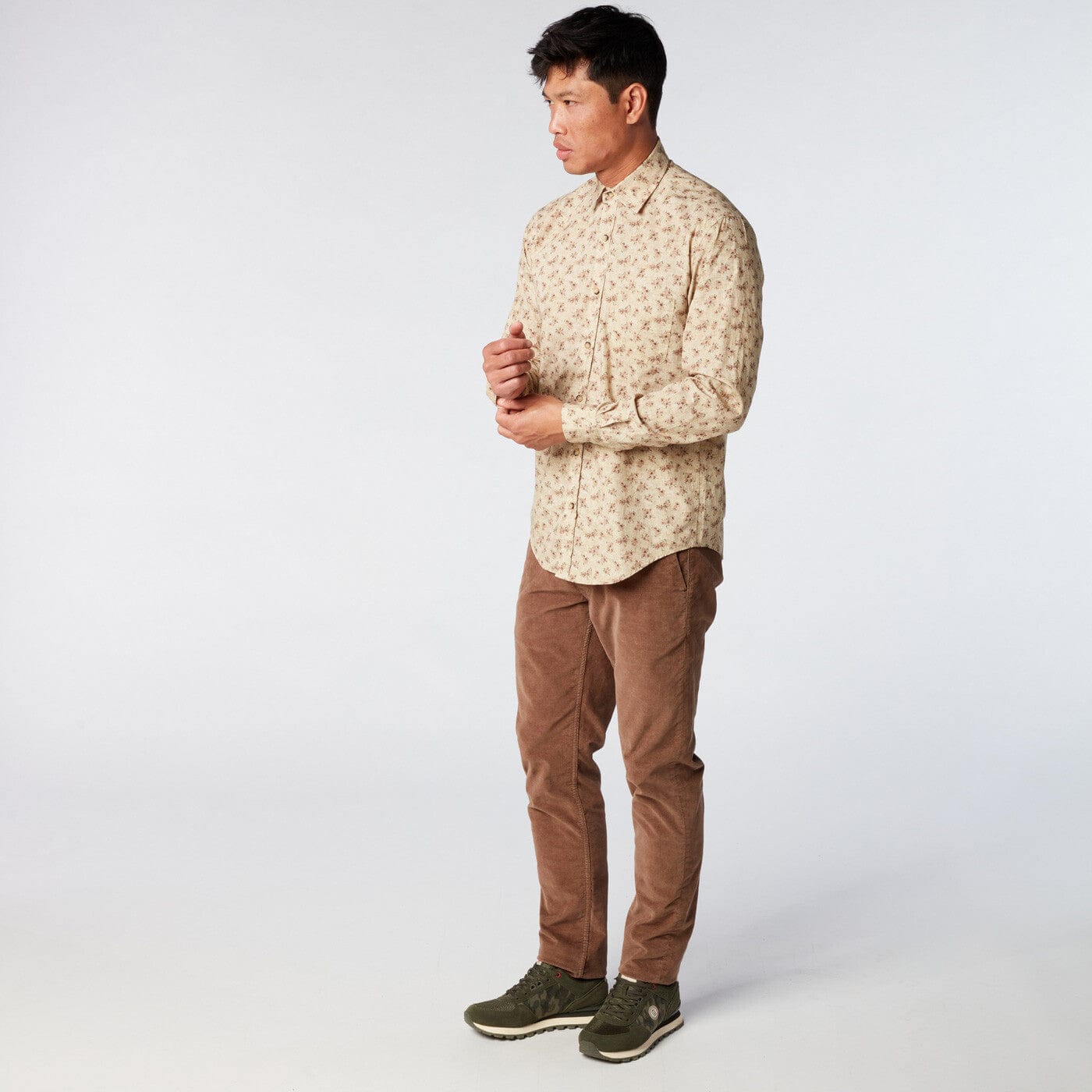 Camicia da uomo con stampa floreale vintage gialla, taglio aderente