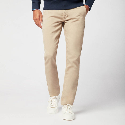 Chino 706 met detail op de zak