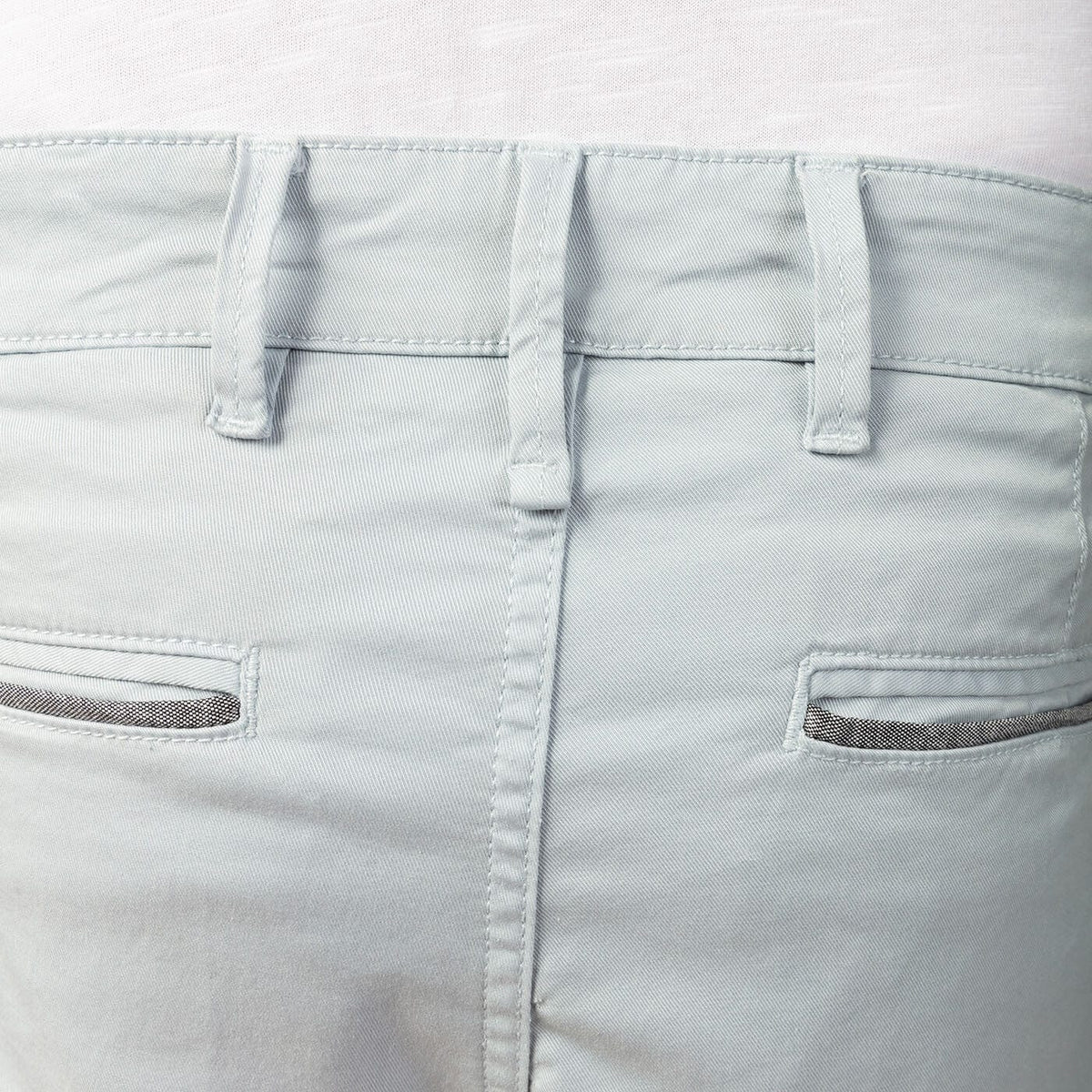 Chino 702 comfortabele pasvorm ice