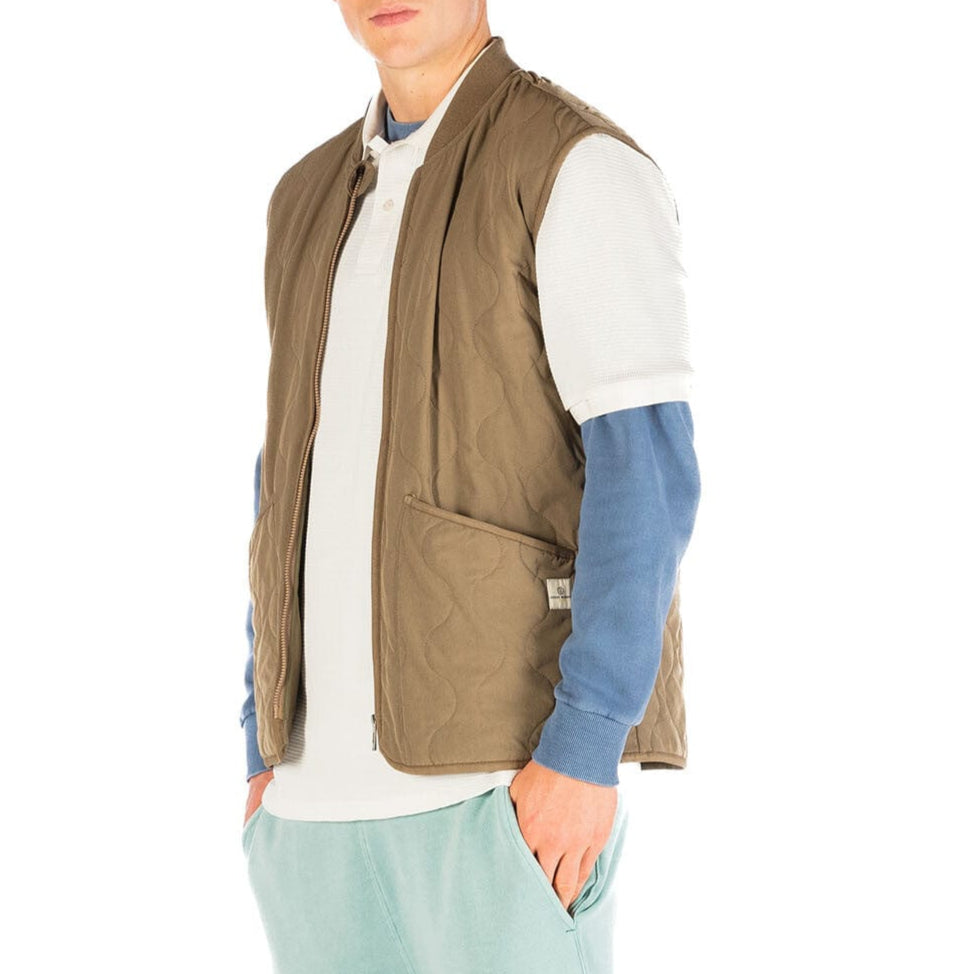 Dustin beige gewatteerde mouwloze jas